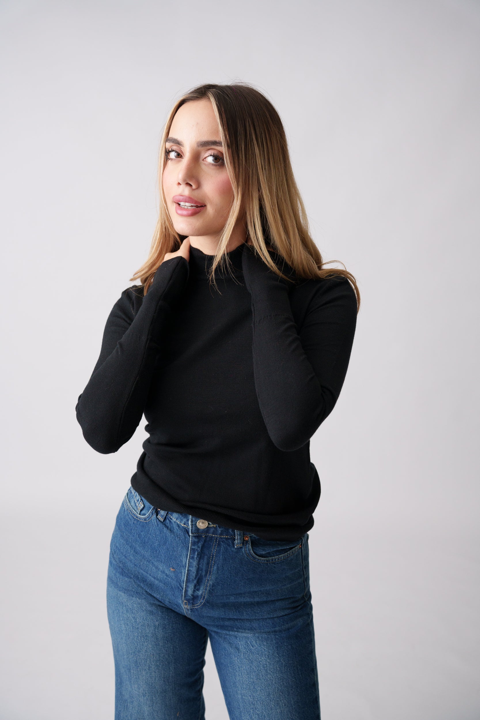 Mid Neck Button Detail Knit Top – Black