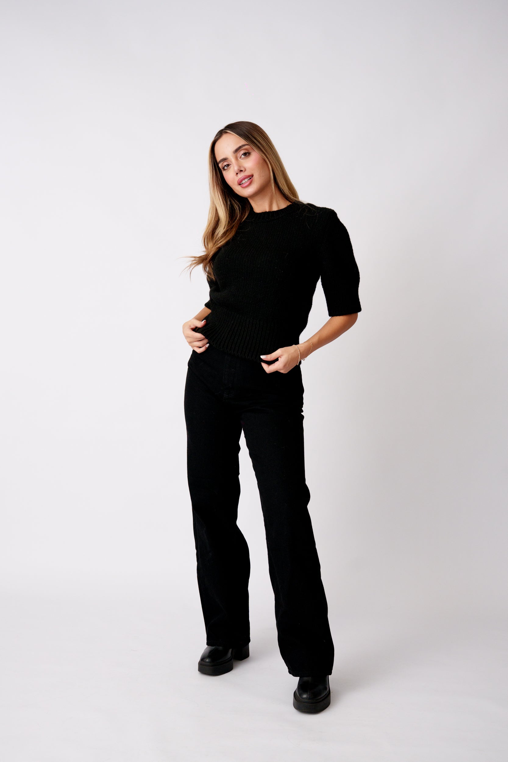 Ribbed Knit Short Sleeve Sweater – Black