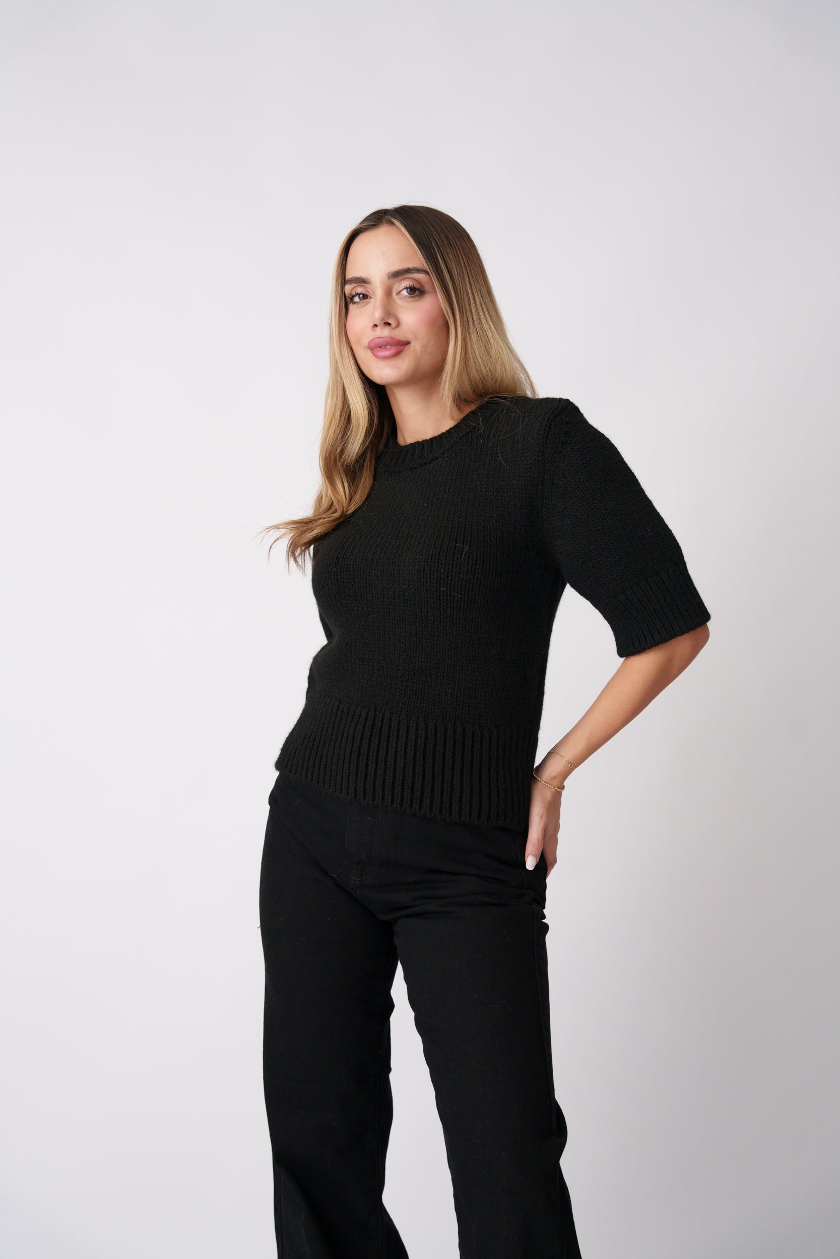 Ribbed Knit Short Sleeve Sweater – Black